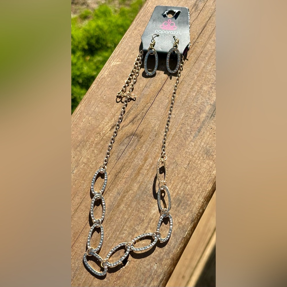 Paparazzi NWT Hammered Metal Necklace & Earring Set
